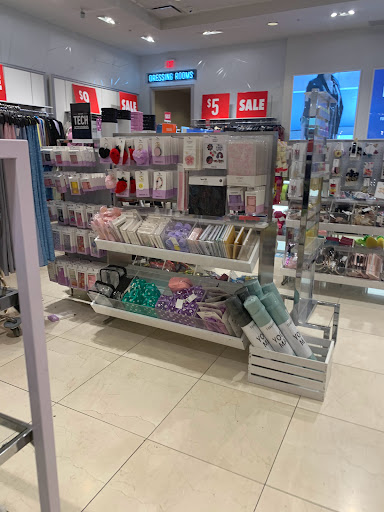 Clothing Store «Forever 21», reviews and photos, 1001 N Arney Rd #1000, Woodburn, OR 97071, USA