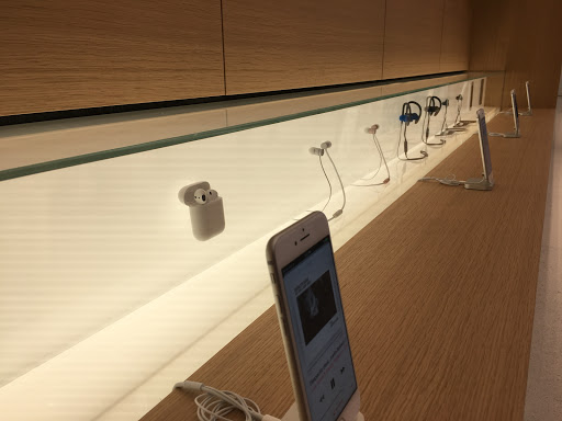 Computer Store «Apple Northbrook», reviews and photos, 1310 Northbrook Ct, Northbrook, IL 60062, USA