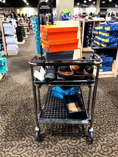 Shoe Store «DSW Designer Shoe Warehouse», reviews and photos, 202 Orland Park Pl, Orland Park, IL 60462, USA