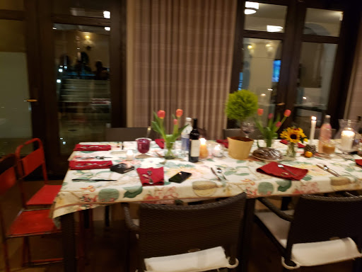 Shopping Mall «Shops On Lake Avenue», reviews and photos, 345 S Lake Ave, Pasadena, CA 91101, USA