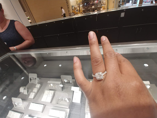 Jewelry Store «Kay Jewelers», reviews and photos, 117 Rosedale Shopping Center, Roseville, MN 55113, USA