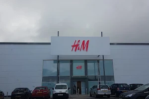 H&M image