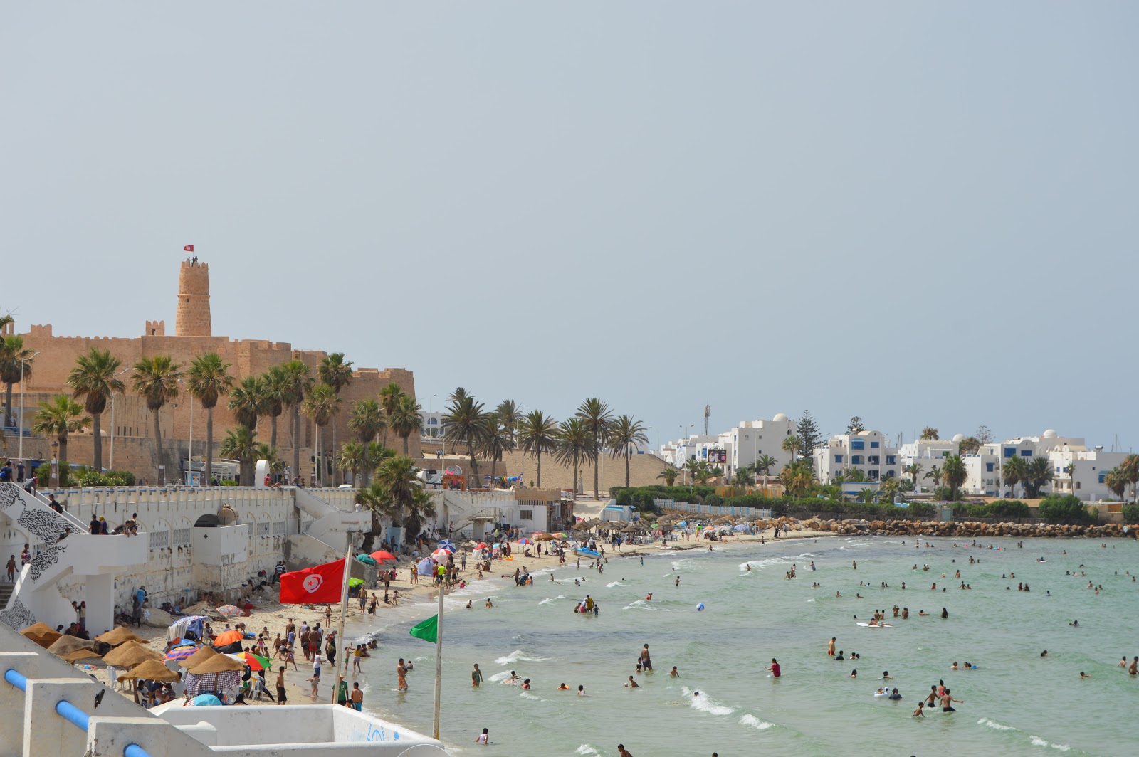 Foto de Qaraiya beach - lugar popular entre os apreciadores de relaxamento