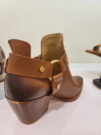 Fashion Accessories Store «Michael Kors», reviews and photos, 515 Southcenter Mall, Tukwila, WA 98188, USA