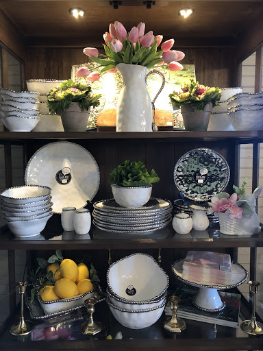 Boutique «High Cotton Vintage Home Furnishings», reviews and photos, 213 N Spring St, Manchester, TN 37355, USA