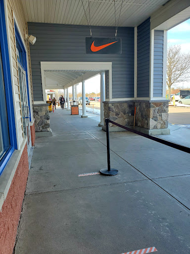 Sporting Goods Store «Nike Factory Store», reviews and photos, 1 Outlet Blvd #600, Wrentham, MA 02093, USA