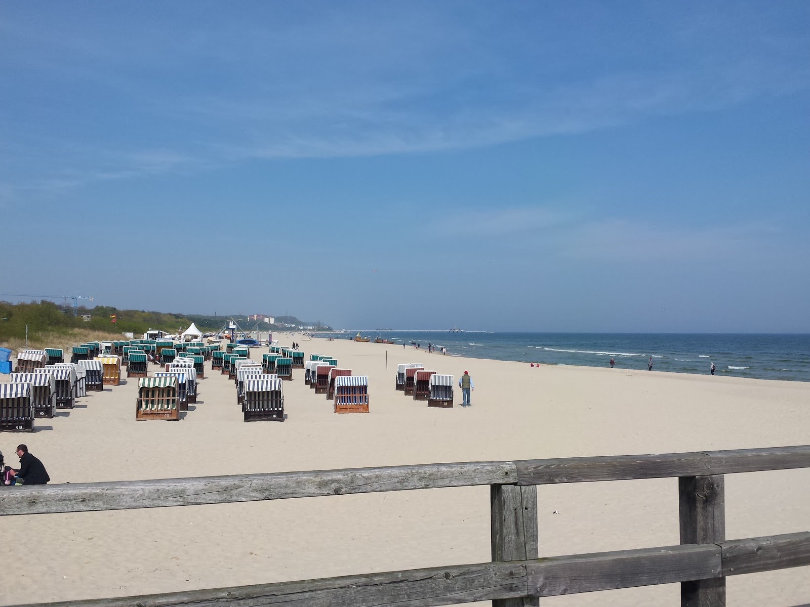 Foto di Ahlbeck Strand con costa lunga e dritta