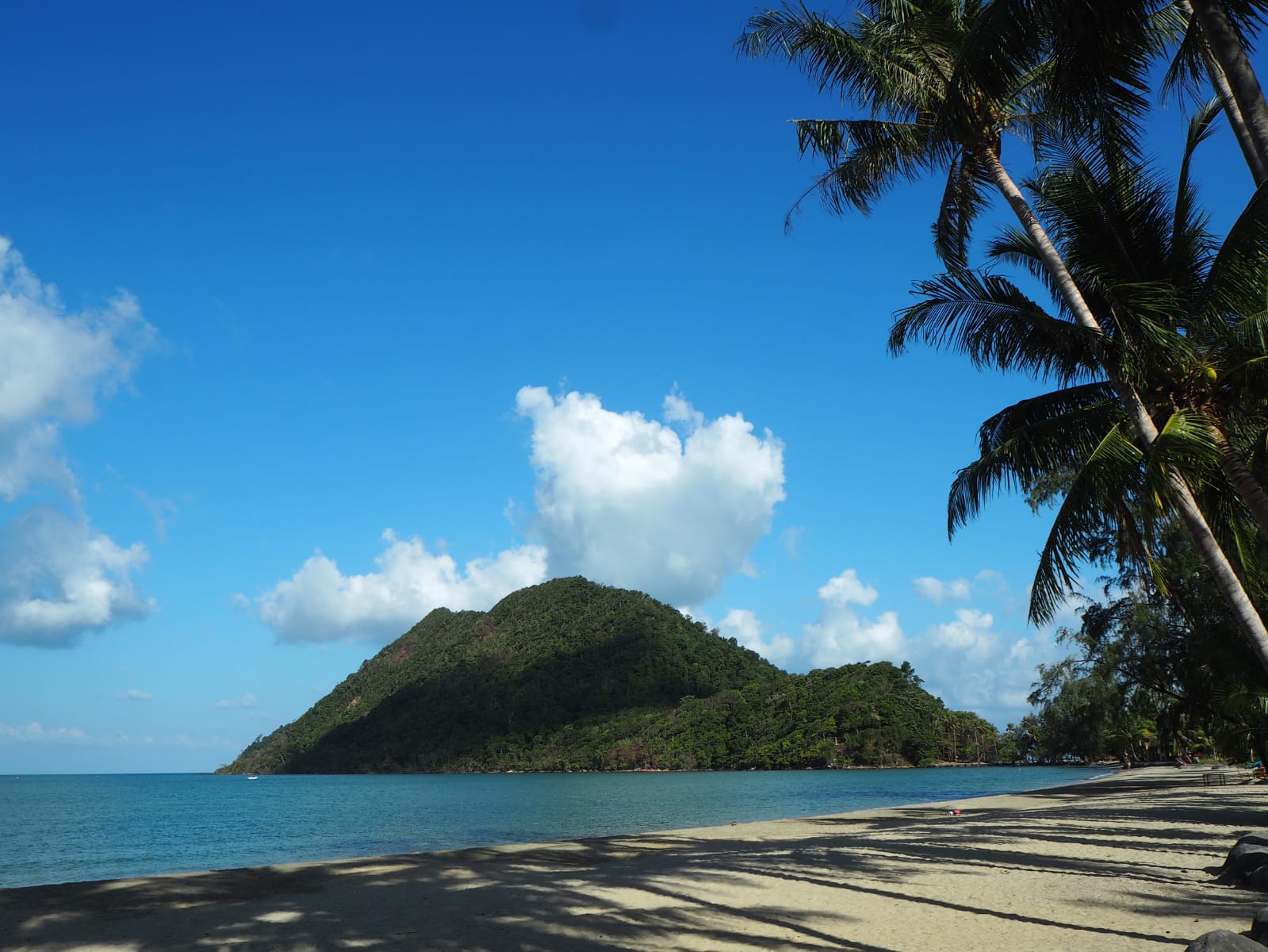 Photo de Siam Royal Beach protégé par des falaises