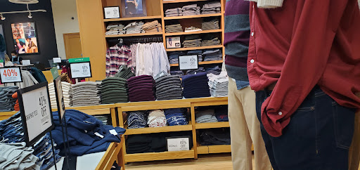 Clothing Store «J.Crew Factory», reviews and photos, 5220 Fashion Outlets Way #2150, Rosemont, IL 60018, USA