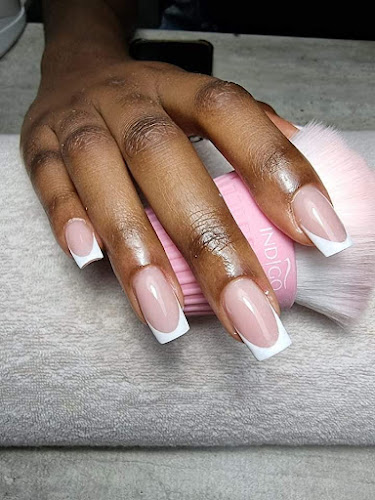CM Nails & Beauty