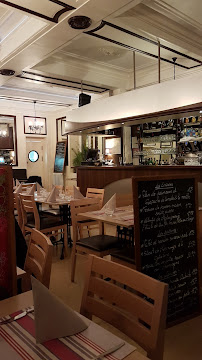 Atmosphère du Restaurant français La Renaissance à Oyonnax - n°3