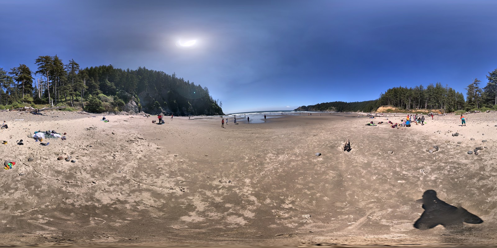 Foto von Short Sand Beach von Klippen umgeben