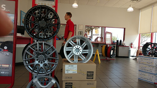 Tire Shop «Discount Tire Store - Cedar Hill, TX», reviews and photos, 142 N Hwy 67, Cedar Hill, TX 75104, USA