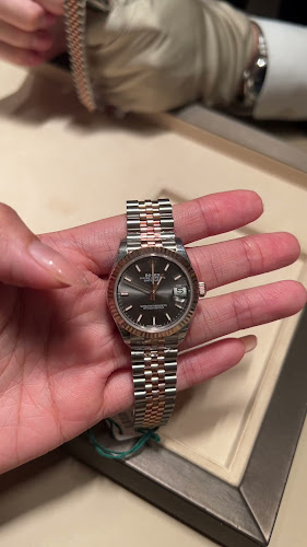 The Hour Glass Tang Plaza - Official Rolex & Patek Philippe Retailer