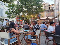 Atmosphère du Restaurant français Restaurant Arles - La Mule Blanche - n°9