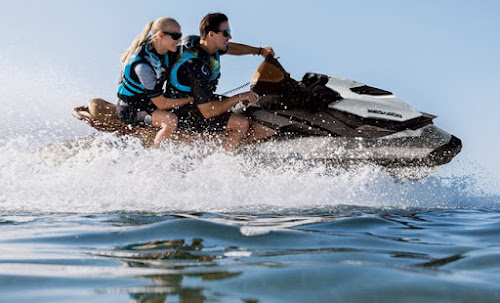 Agence d'excursions en bateau St Vivien JET SKI Saint-Vivien-de-Médoc