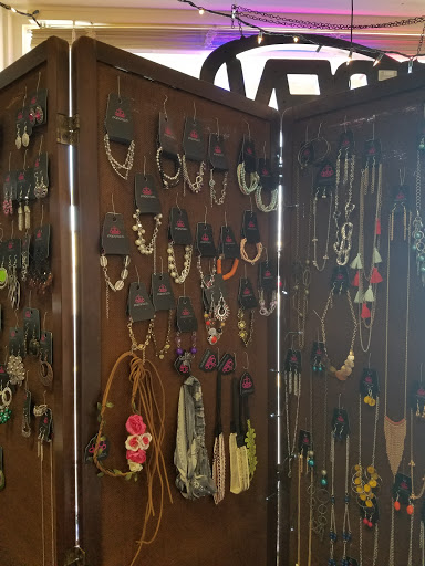 Consignment Shop «Brand Used Thrift And Consignment Shop», reviews and photos, 157 Dolson Ave, Middletown, NY 10940, USA