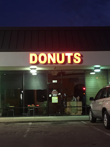 Donut Shop «Forest Donuts», reviews and photos, 7726 Forest Ln, Dallas, TX 75230, USA