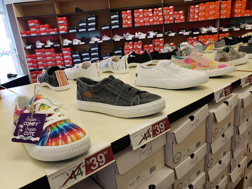 Shoe Store «Famous Footwear», reviews and photos, 4190 Vinewood Ln N, Plymouth, MN 55442, USA