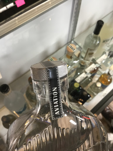 Liquor Store «Tenth Avenue Liquor Store», reviews and photos, 925 SW 10th Ave, Portland, OR 97205, USA