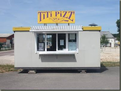 Titi Pizz’ 13 rue du chenau blond Face a la gare, 25660 Saône, France