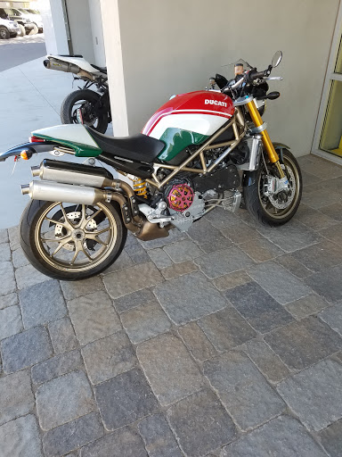 Motorcycle Dealer «Indian Motorcycle of Scottsdale», reviews and photos, 8420 E Butherus Dr, Scottsdale, AZ 85260, USA