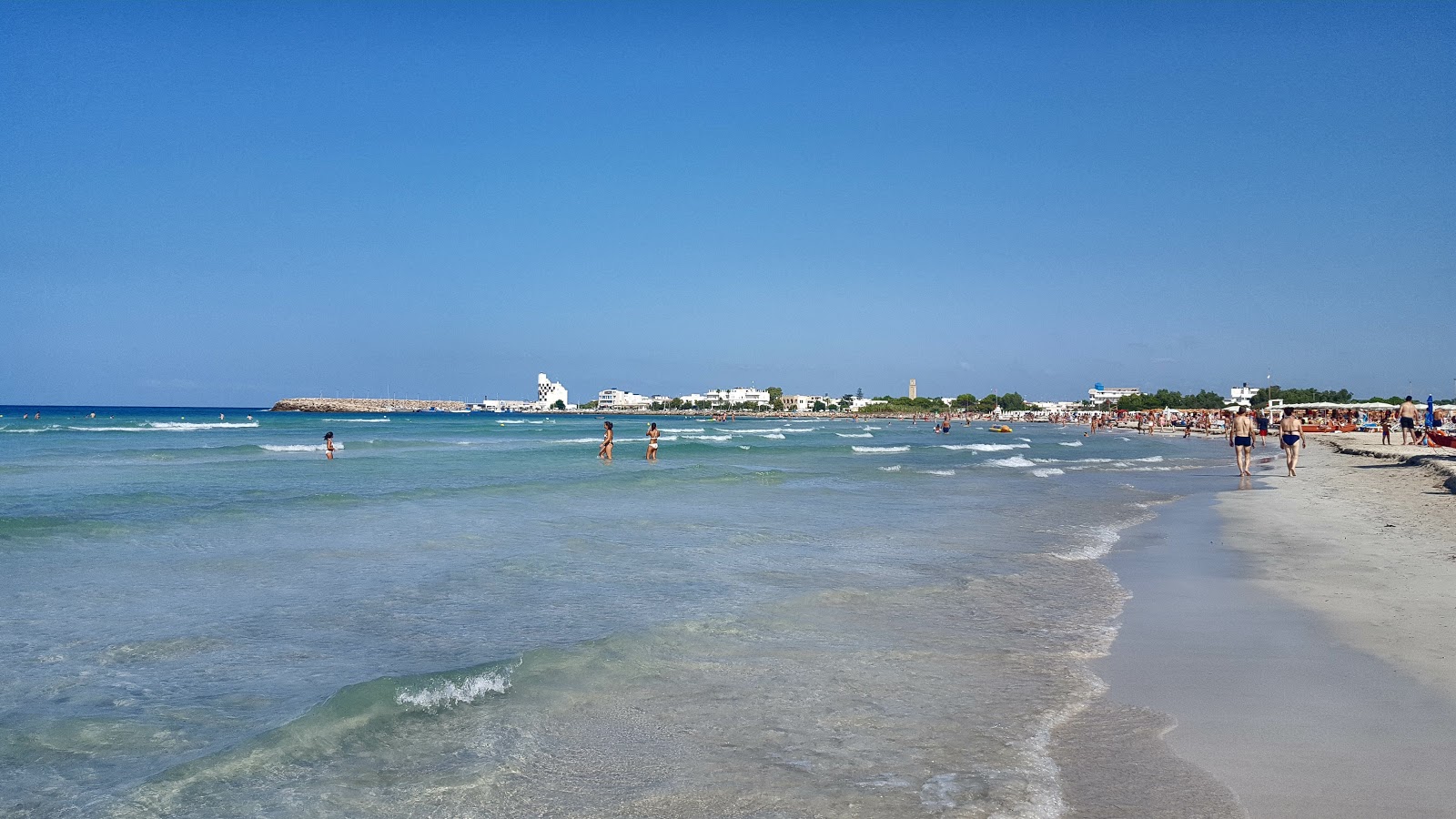 Foto van Strand van Torre San Giovanni met helder fijn zand oppervlakte