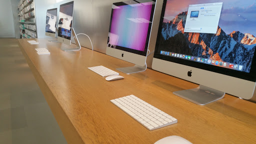 Computer Store «Apple Nanuet», reviews and photos, 8115 Fashion Dr, Nanuet, NY 10954, USA