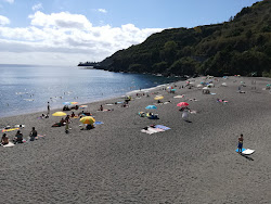 Praia Pequena de Agua d'Alto'in fotoğrafı dağlarla çevrili