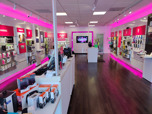 Cell Phone Store «T-Mobile», reviews and photos, 3330 Cobb Pkwy NW #328, Acworth, GA 30101, USA