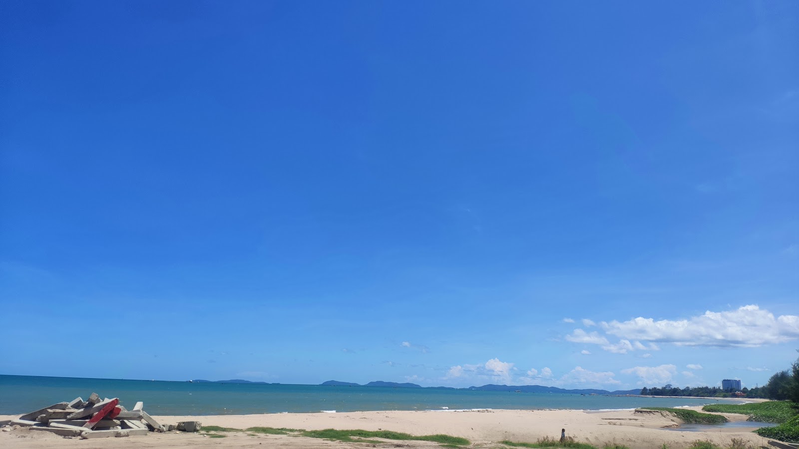 Φωτογραφία του Nong Fab Beach με επίπεδο καθαριότητας πολύ καθαρό