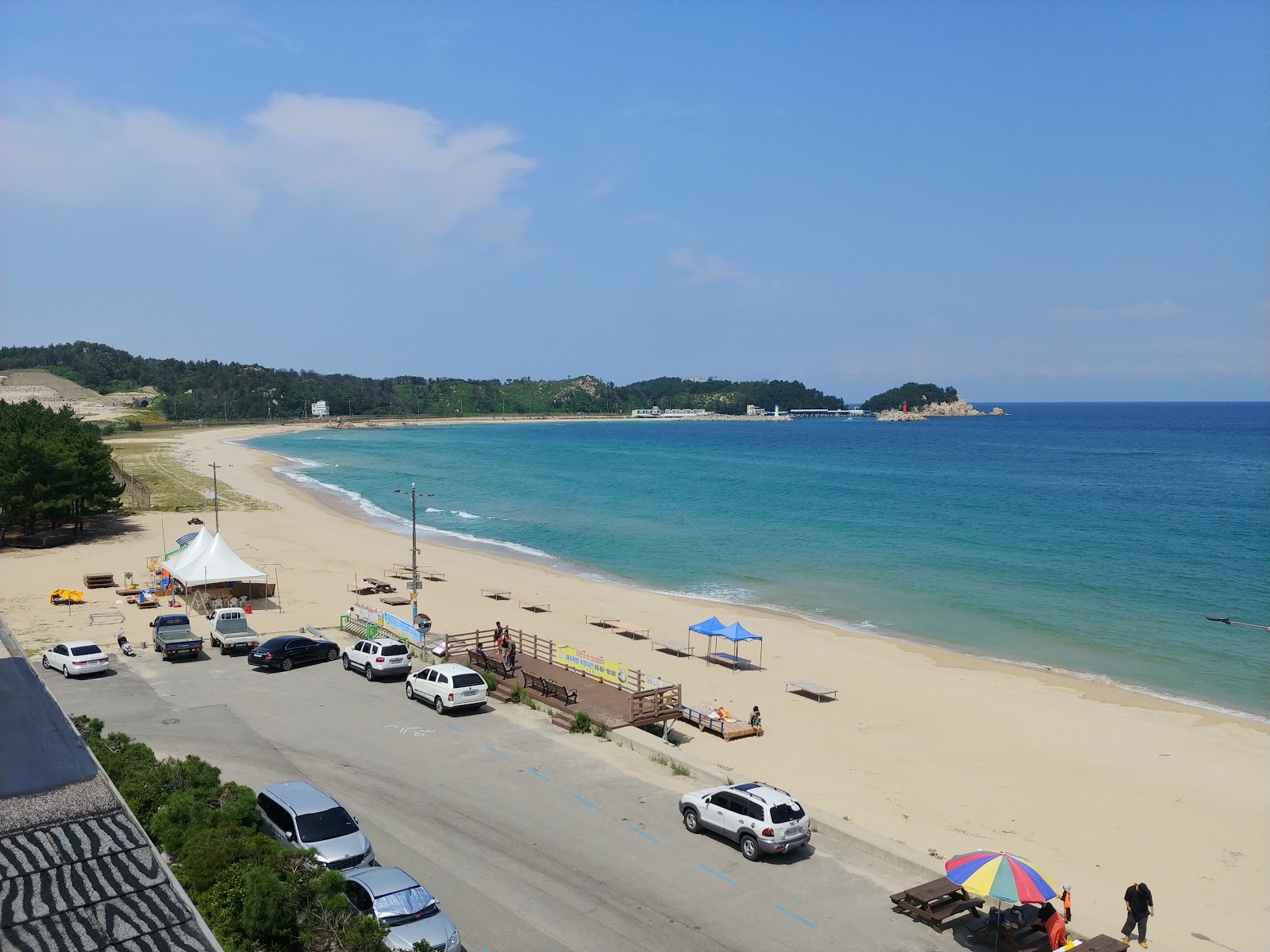 Valokuva Gonghyeonjin Beachista. - suosittu paikka rentoutumisen tuntijoille