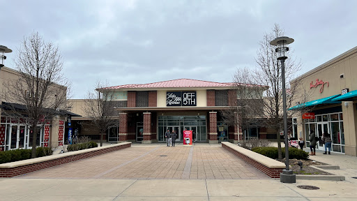 Department Store «Saks OFF 5TH», reviews and photos, 1650 Premium Outlet Blvd #1600, Aurora, IL 60502, USA
