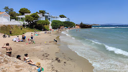 Agios Andreas Beach'in fotoğrafı düz bir kıyı şeridi ile birlikte