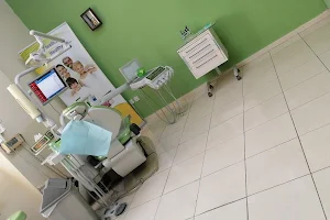 Azhar dental clinic image