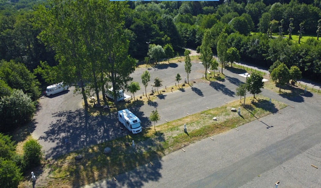 Aire Camping-Car Park à Chambon-sur-Lac (Puy-de-Dôme 63)
