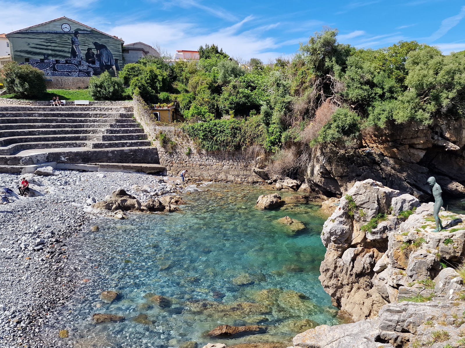 Foto von Playa El Pedregal mit graue kiesel Oberfläche