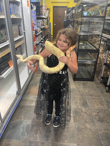 Pet Supply Store «House of Pets Inc», reviews and photos, 29500 Ford Rd, Garden City, MI 48135, USA