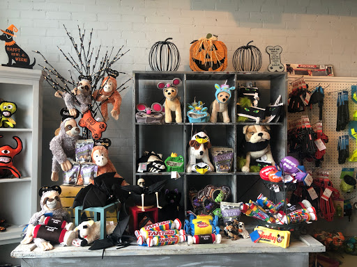 Pet Supply Store «3 Dogs 1 Cat», reviews and photos, 2472 Riopelle St, Detroit, MI 48207, USA