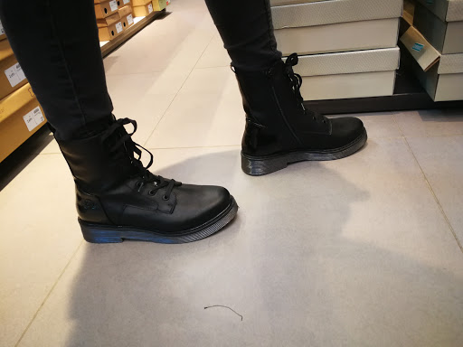 Obchody koupit kotníkové boty na platformě Praha