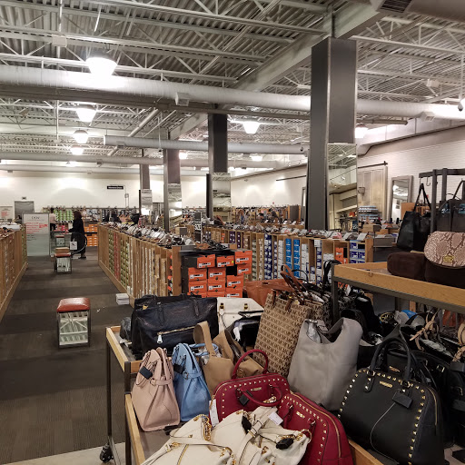 Shoe Store «DSW Designer Shoe Warehouse», reviews and photos, 357 Old Country Rd, Carle Place, NY 11514, USA