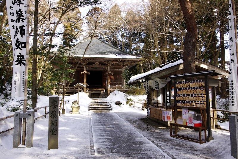 峯薬師堂池のカエル石像