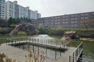 Heo Jun Neighborhood Park image