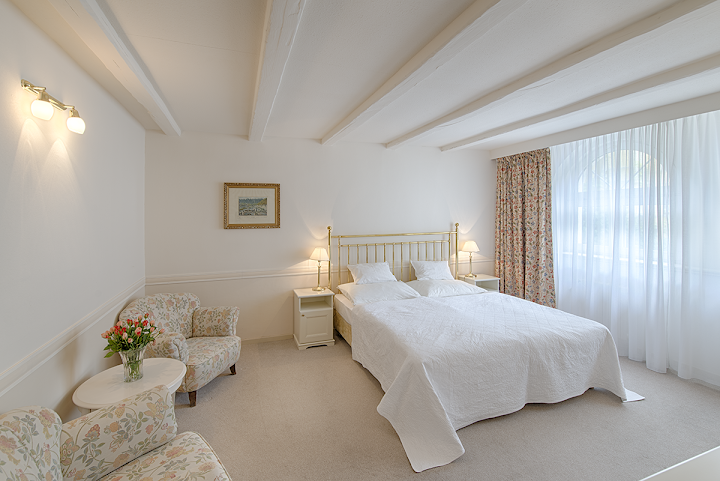 Hotel Embassy by null