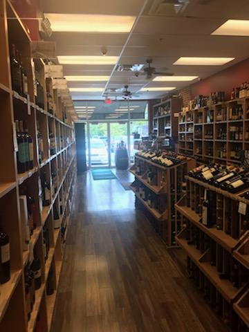Wine Store «Red Gamay Wines & Liquors», reviews and photos, 45 Merrick Rd, Amityville, NY 11701, USA