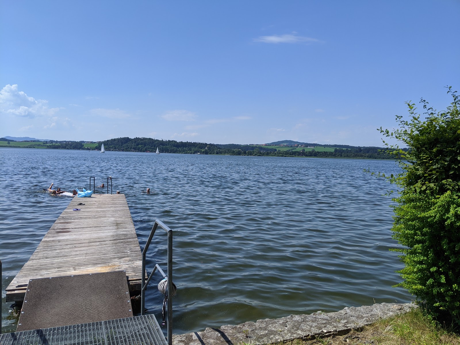 Foto av Strandbad Henndorf med en rak kustlinje