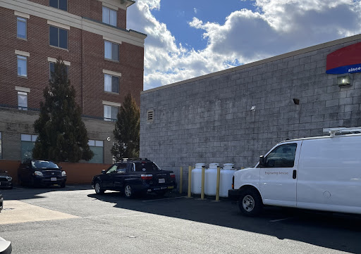 Tire Shop «Firestone Complete Auto Care», reviews and photos, 1431 Chain Bridge Rd, McLean, VA 22101, USA