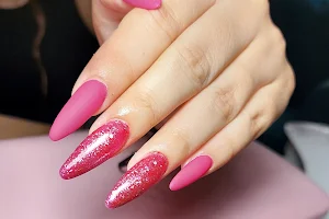 Nails la Poupeé beauty center image