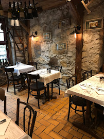 Atmosphère du Restaurant La taverne Fischer à Annecy - n°17