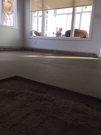 Level concrete flooring